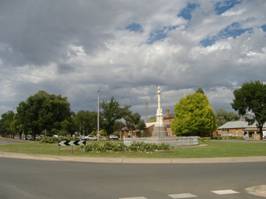 The monument to the murdered Policeman in the centre of town